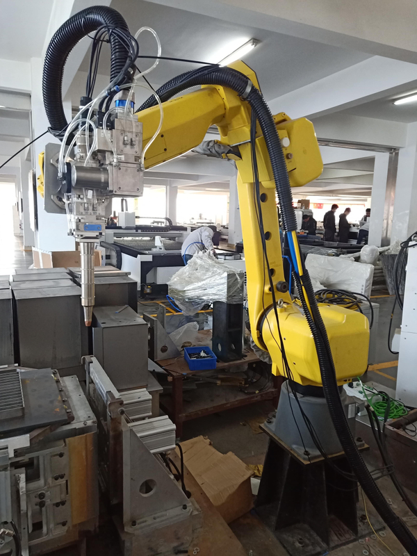 1500W 2000W 3000W Automatic 6 Axis Robot Arm Fiber Laser Robotic Welding Machine For Corner Welding
