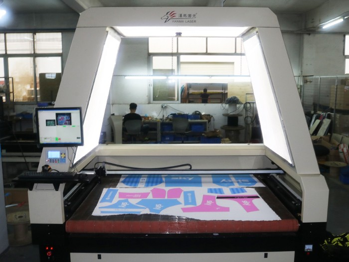 2021 New Design Fabric Pattern Laser Cutting Machine Large Vision