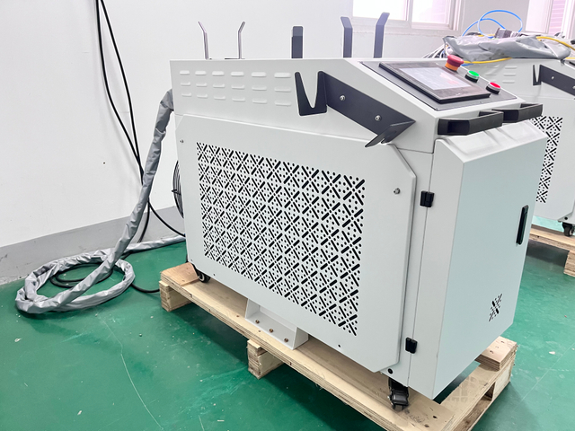 Handheld Type Portable Laser Welding Machine Laser Welders 1000w 1500w 2000w Welding Machine 3 in 1