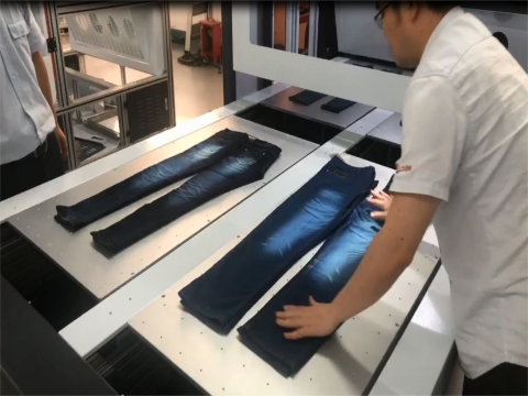 Shock! There is a very fast denim laser marking machine