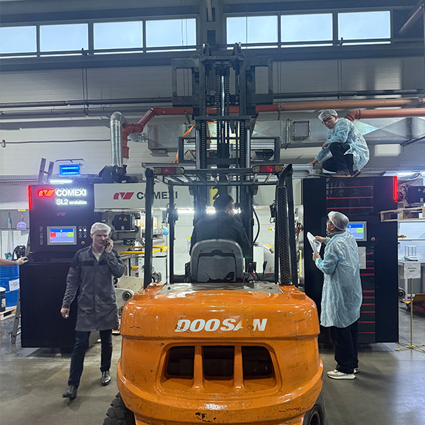 Laser Scoring Machine Successfully Commissioned in Russian Packaging Plant.jpg