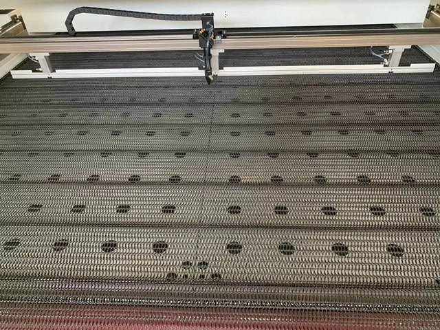 Auto Feeding Conveyor Table  